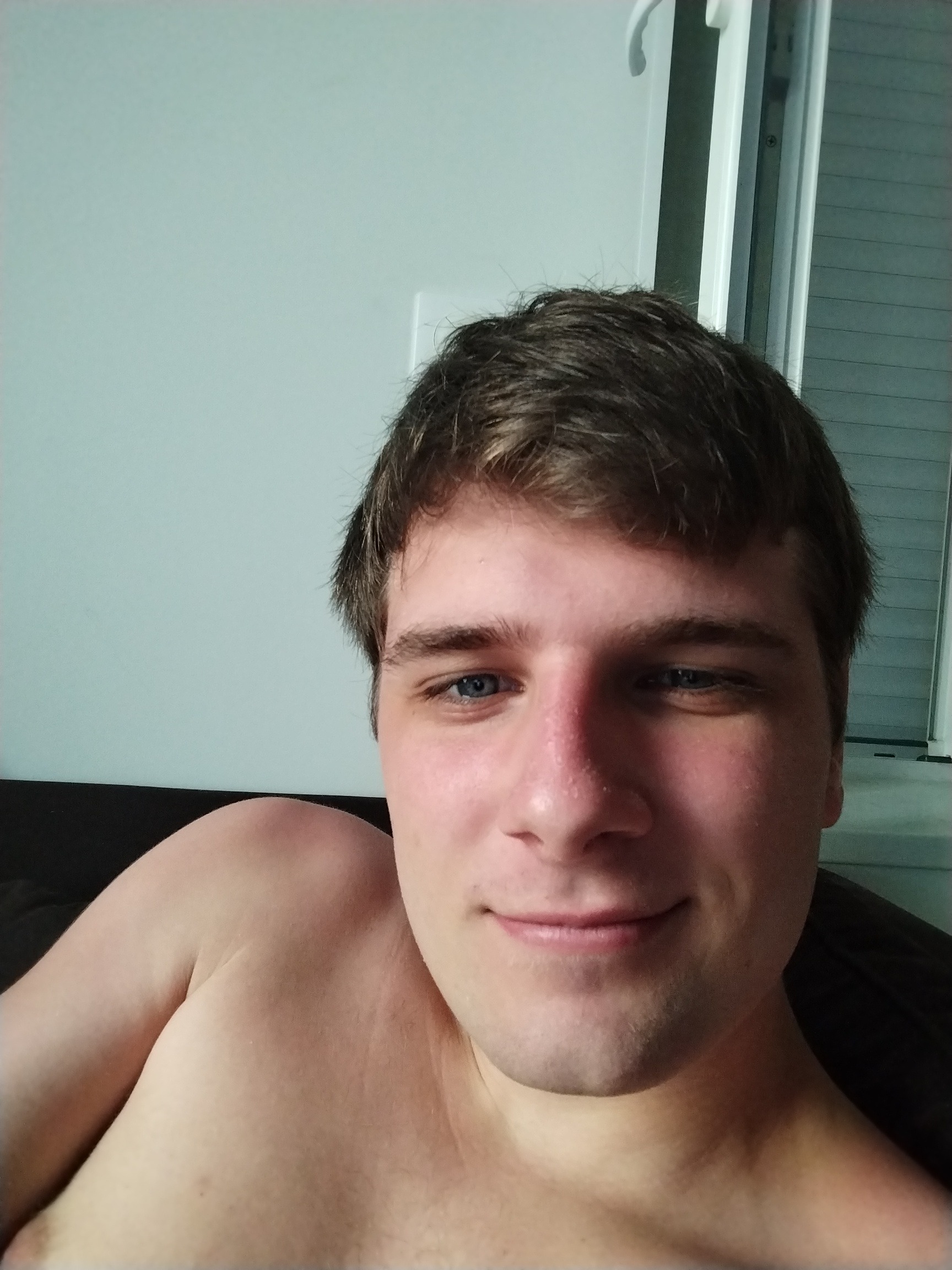 Profil de Melvine, 24 ans, Escort Gay Belgique à Frasnes-lez-Anvaing