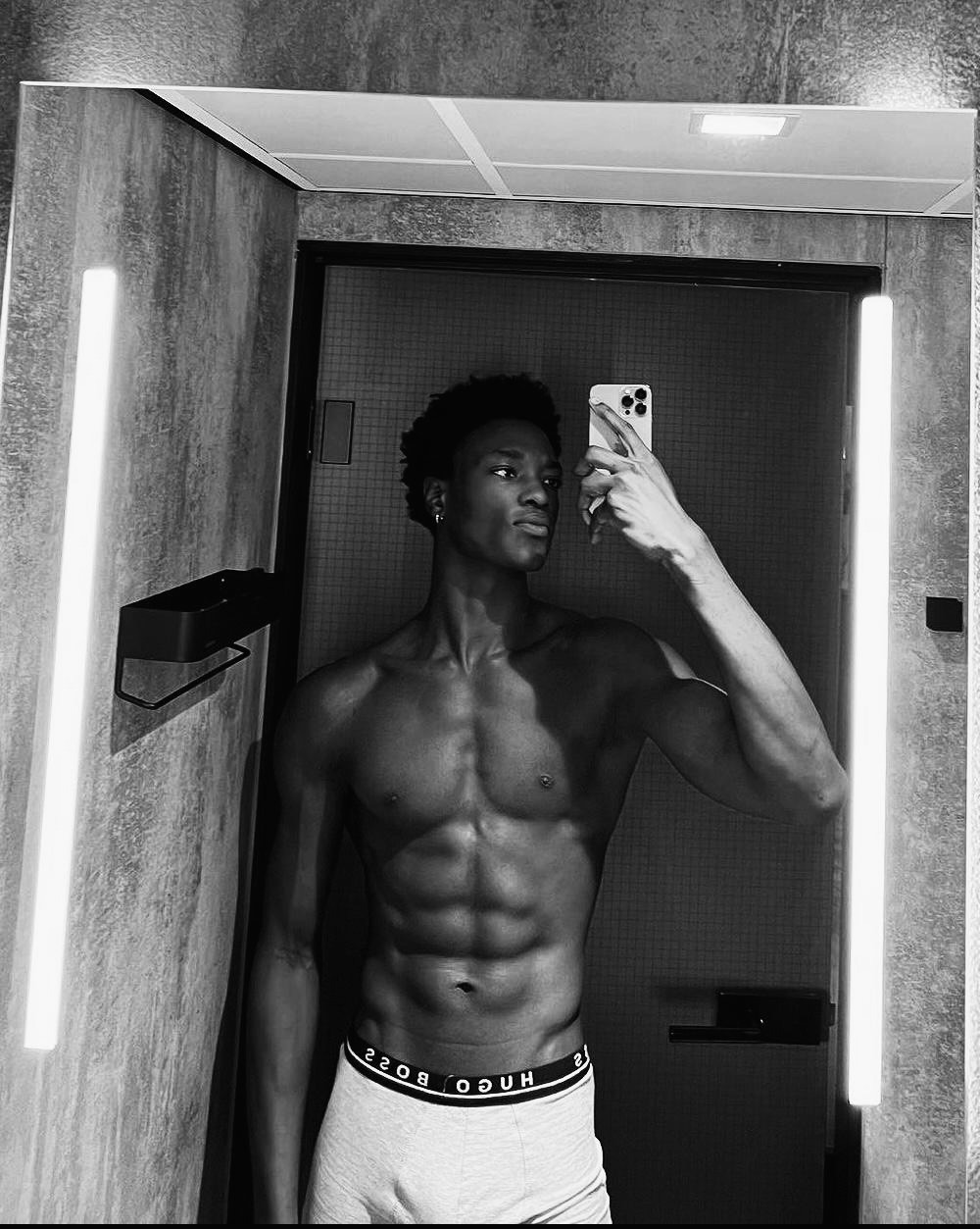 Profil de Santo, 27 ans, Escort Gay Belgique à Montigny-le-Tilleul