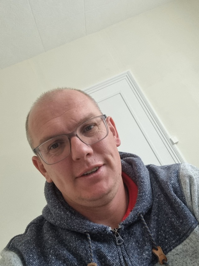 Profil de Azedine, 42 ans, Escort Gay Belgique à Heist-op-den-Berg