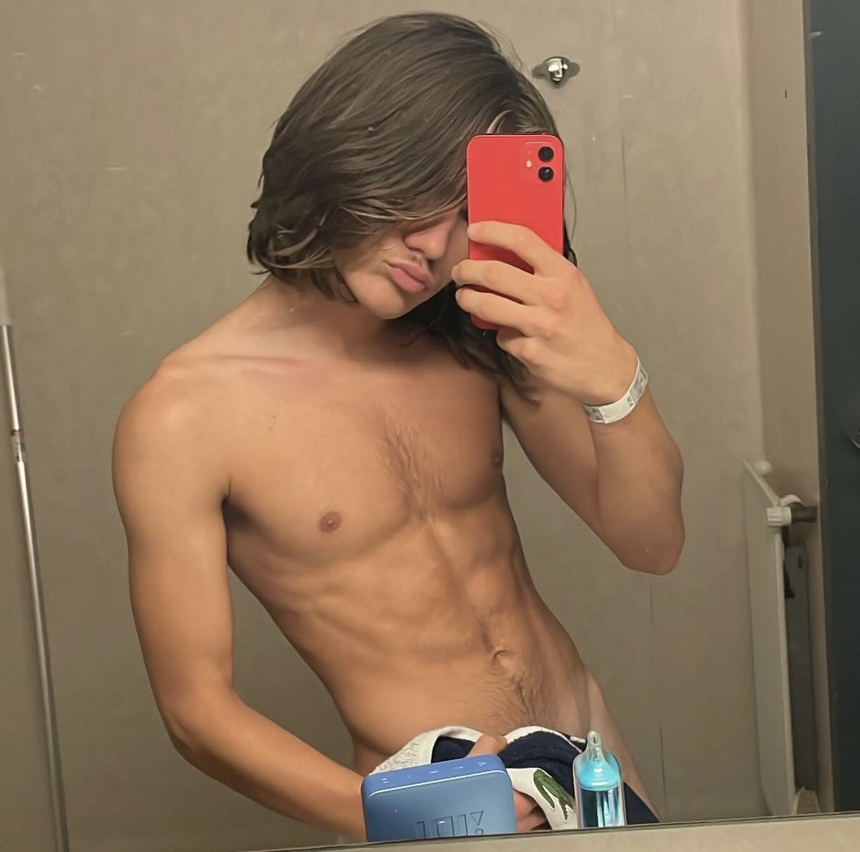 Profil de Abderahmen, 21 ans, Escort Gay Belgique à Liedekerke