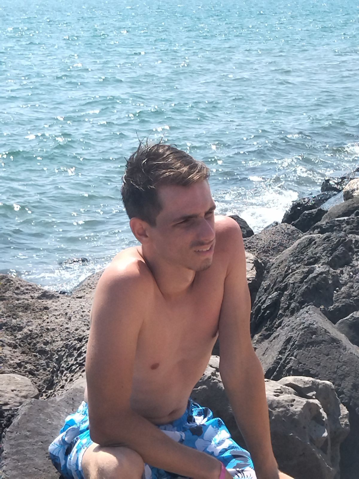 Profil de Chams-eddine, 20 ans, Escort Gay Belgique à Steenokkerzeel